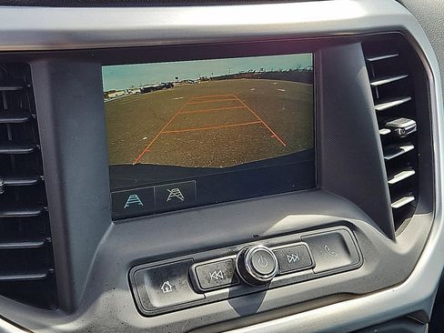 Used 2018 GMC Acadia SLE image 17