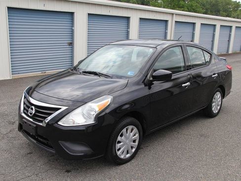Used 2015 Nissan Versa SV FWD image 2