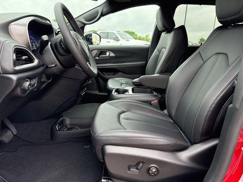 New 2026 Chrysler Pacifica Select FWD image 14
