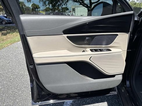 Certified 2025 Lincoln Nautilus Premier AWD/4WD image 18