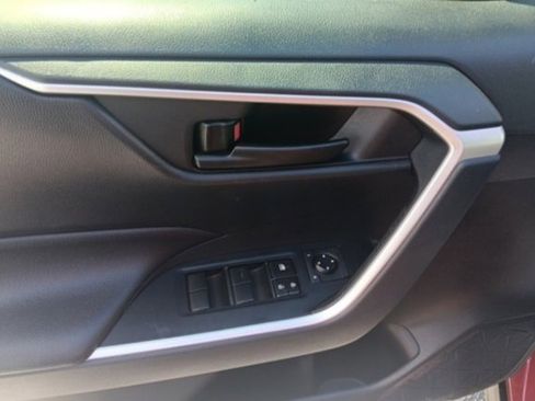 Used 2020 Toyota RAV4 LE image 16
