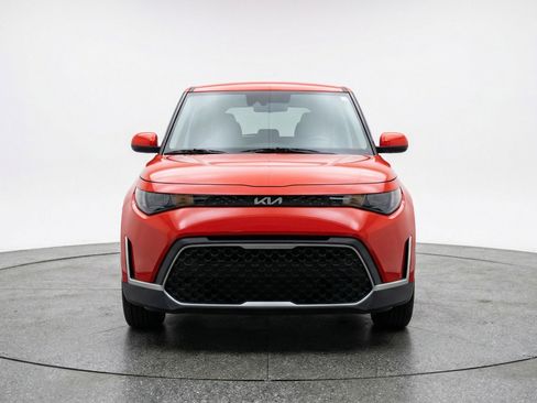 Used 2025 Kia Soul LX w/ LX Technology Package image 2