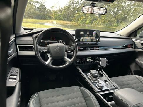 Used 2022 Mitsubishi Outlander SE image 12