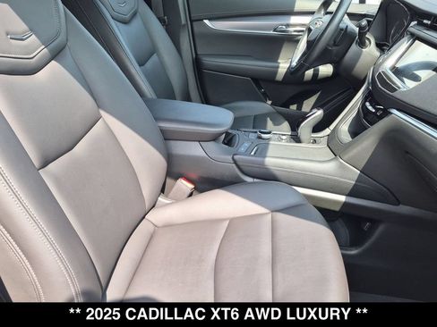 Used 2025 Cadillac XT6 Luxury AWD/4WD image 26