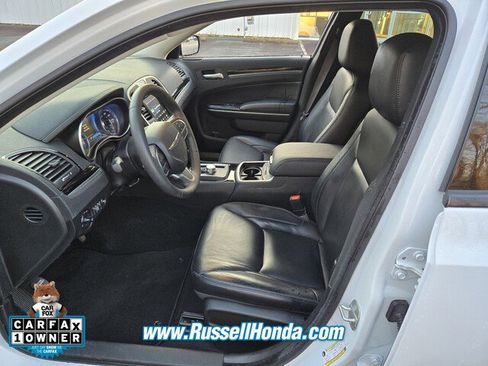 Used 2023 Chrysler 300 Touring L image 8