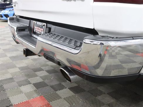 Used 2019 RAM 1500 Laramie AWD/4WD image 11