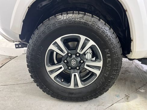 Used 2017 Toyota Tacoma TRD Sport w/ Premium & Technology Package image 14