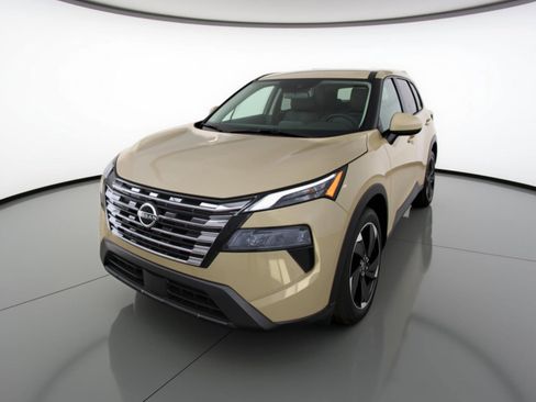 Used 2025 Nissan Rogue SV image 3