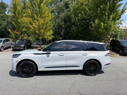 Used 2025 Lincoln Aviator Reserve w/ Equipment Group 201A AWD/4WD image 2