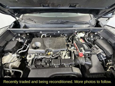 Used 2021 Toyota RAV4 XLE AWD/4WD image 30