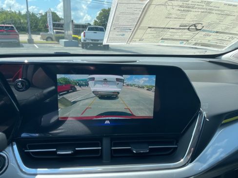 New 2026 Chevrolet Trax LT w/ Sunroof Package FWD image 6