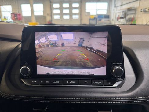 Used 2023 Nissan Rogue S image 18