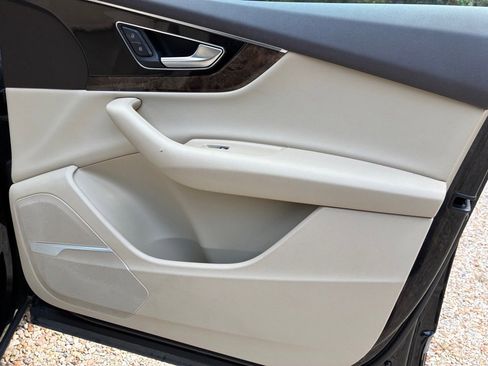 Used 2018 Audi Q7 3.0T Prestige image 30