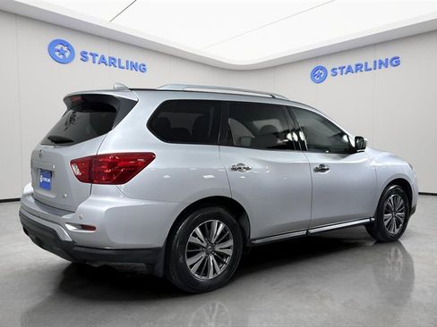 Used 2020 Nissan Pathfinder SV image 9