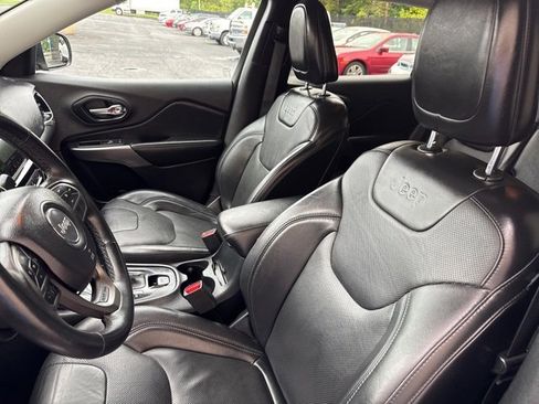 Used 2019 Jeep Cherokee Limited image 19