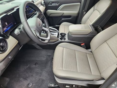 Used 2025 Chevrolet Colorado ZR2 w/ Technology Package AWD/4WD image 10