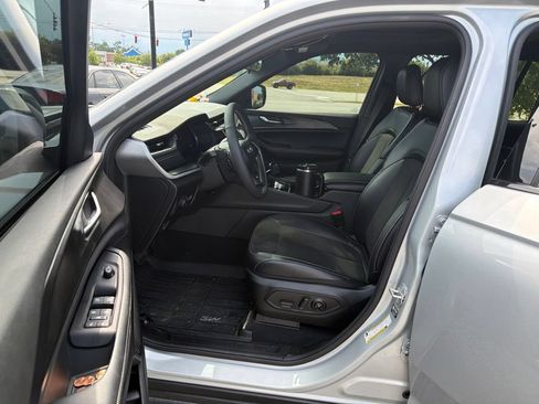 Used 2025 Jeep Grand Cherokee L Altitude AWD/4WD image 6