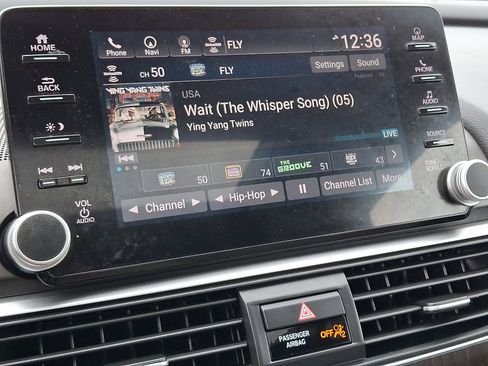 Used 2018 Honda Accord Touring image 18