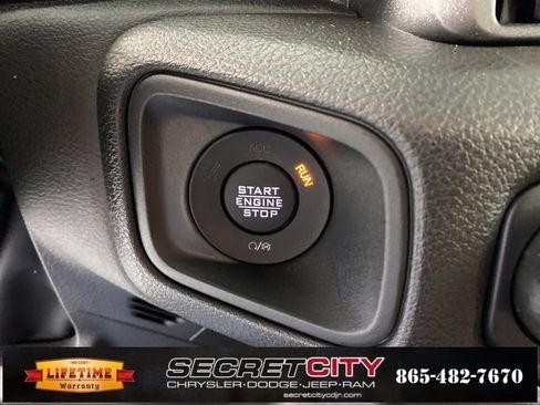 New 2025 Jeep Gladiator Sport image 17