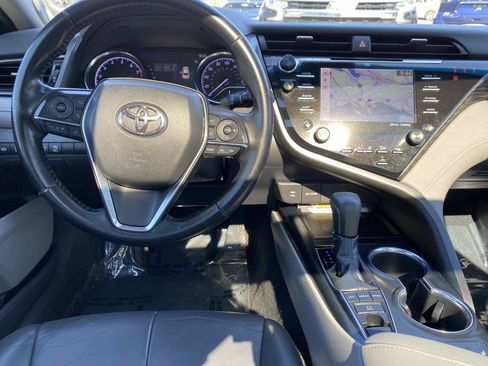 Used 2019 Toyota Camry XLE w/ Navigation Package FWD image 10