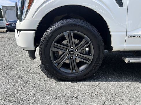 Certified 2022 Ford F150 Lariat w/ Equipment Group 502A High AWD/4WD image 8