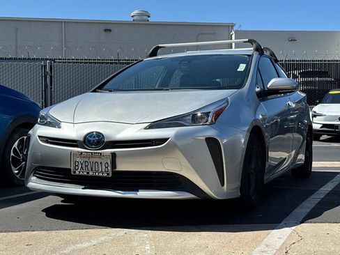 Used 2022 Toyota Prius LE FWD image 2