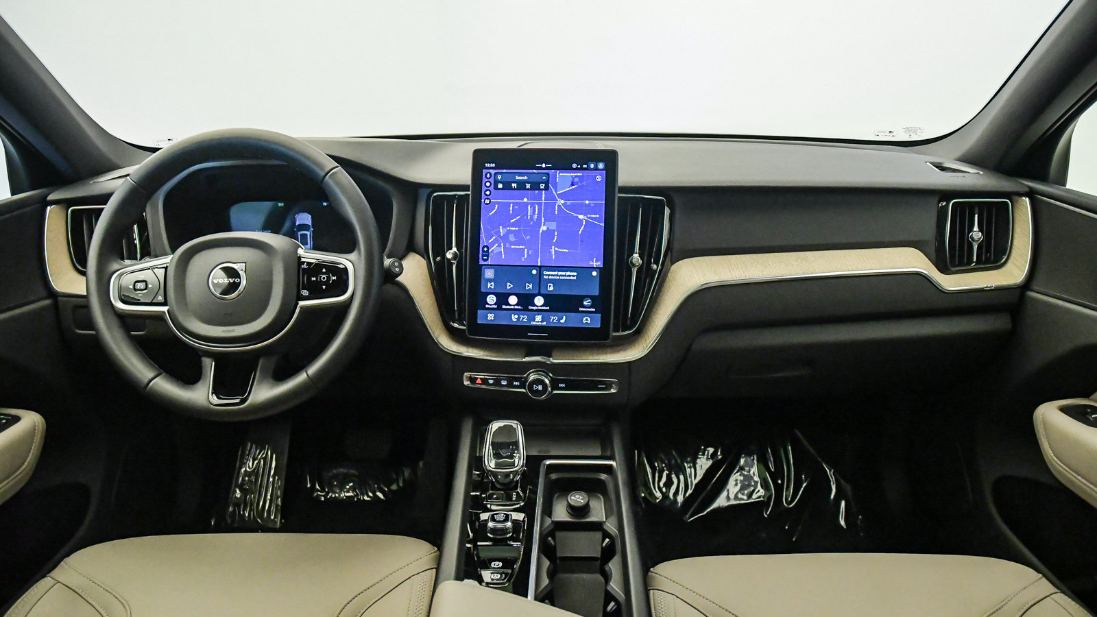 Certified 2026 Volvo XC60 B5 Plus AWD/4WD image 15