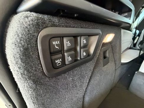 Used 2024 BMW X7 xDrive40i w/ M Sport Package image 36