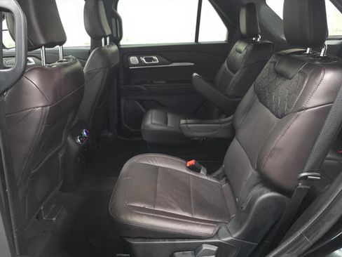 Certified 2025 Ford Explorer Platinum w/ Ultimate Package AWD/4WD image 9