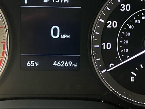 Used 2021 Hyundai Venue image 24