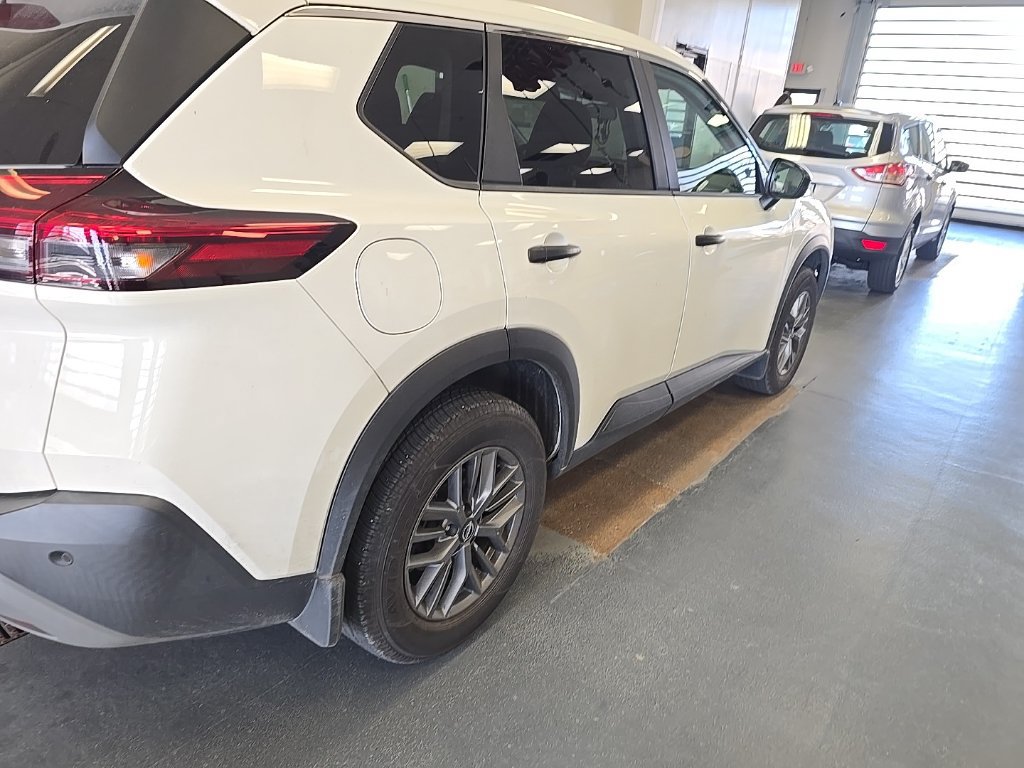 Used 2023 Nissan Rogue S AWD/4WD image 3