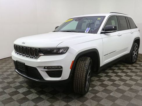 Used 2025 Jeep Grand Cherokee Limited AWD/4WD image 4