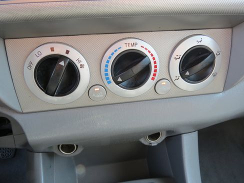 Used 2005 Toyota Tacoma PreRunner image 13