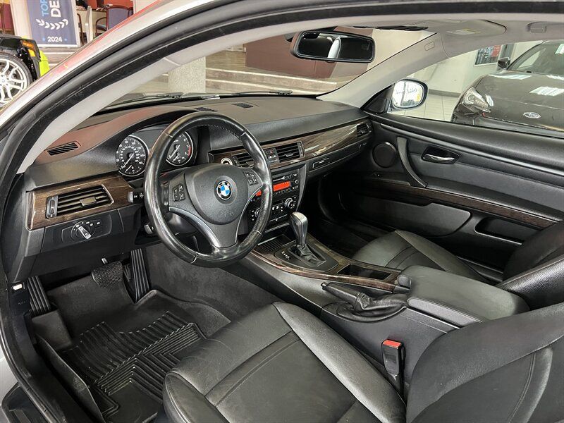 Used 2011 BMW 328i xDrive Coupe AWD/4WD image 11