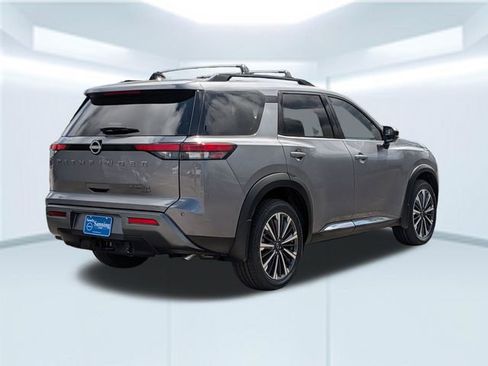 New 2026 Nissan Pathfinder Platinum image 5