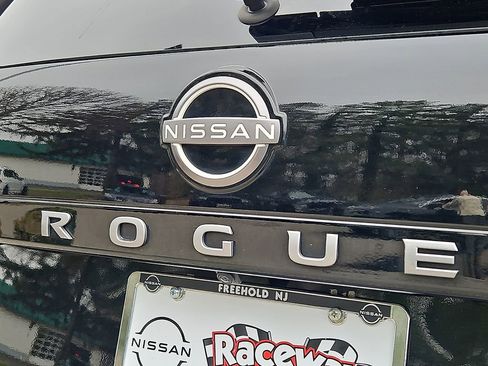 Certified 2024 Nissan Rogue SV AWD/4WD image 31