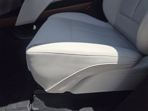 New 2026 Cadillac Vistiq Sport w/ LPO, Floor Liner Package image 24