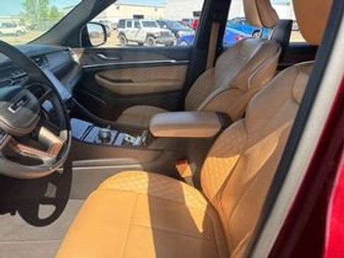 Used 2024 Jeep Grand Cherokee L Summit w/ High Altitude Package AWD/4WD image 7