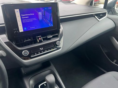 Used 2025 Toyota Corolla LE image 19