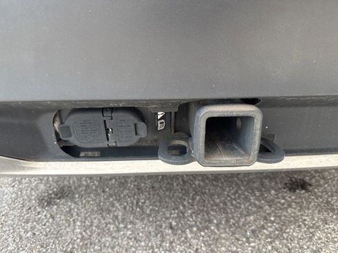 Used 2023 Ford Explorer XLT w/ Equipment Group 202A RWD image 5