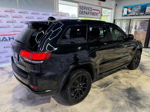 Used 2017 Jeep Grand Cherokee Altitude AWD/4WD image 8