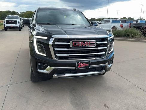 Used 2025 GMC Yukon Elevation w/ Technology Package AWD/4WD image 3