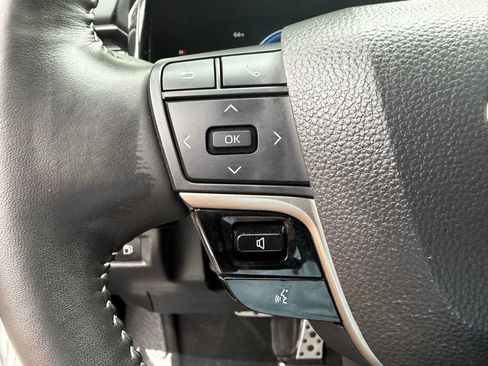 Used 2025 Toyota Camry SE image 23