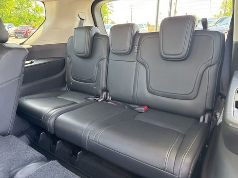 Used 2025 Nissan Armada SV AWD/4WD image 12