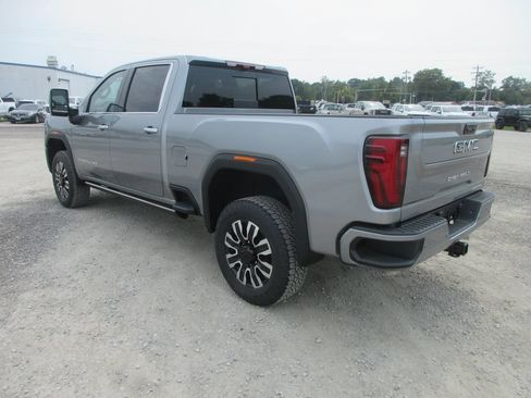 New 2026 GMC Sierra 3500 Denali Ultimate AWD/4WD image 9