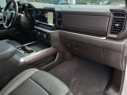 Used 2024 Chevrolet Silverado 2500 LTZ w/ LTZ Convenience Package AWD/4WD image 29