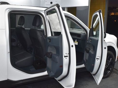 New 2025 Ford Maverick Lariat w/ Black Appearance Package image 19