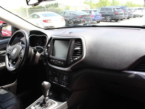 Used 2014 Jeep Cherokee Trailhawk w/ Technology Group AWD/4WD image 18