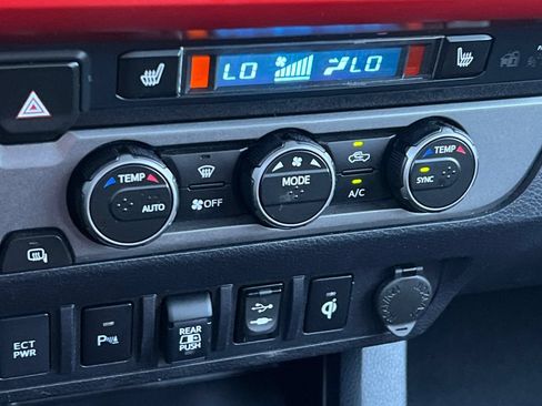 Used 2019 Toyota Tacoma TRD Off-Road AWD/4WD image 20