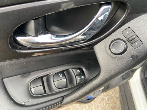 Used 2018 Nissan Rogue S AWD/4WD image 26